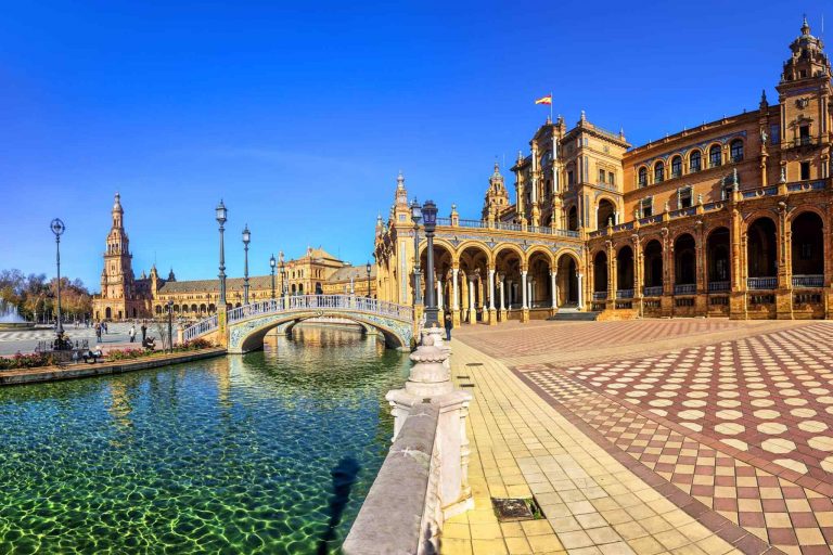 https://westchestertravel.com/wp-content/uploads/2018/09/seville-01-2-768x512.jpg