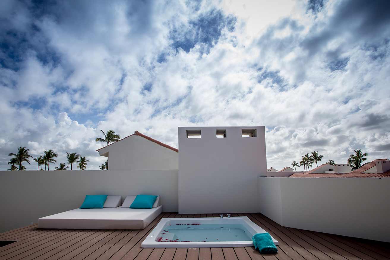 Family-Club-Sky-View-Suite-terrace-jacuzzi