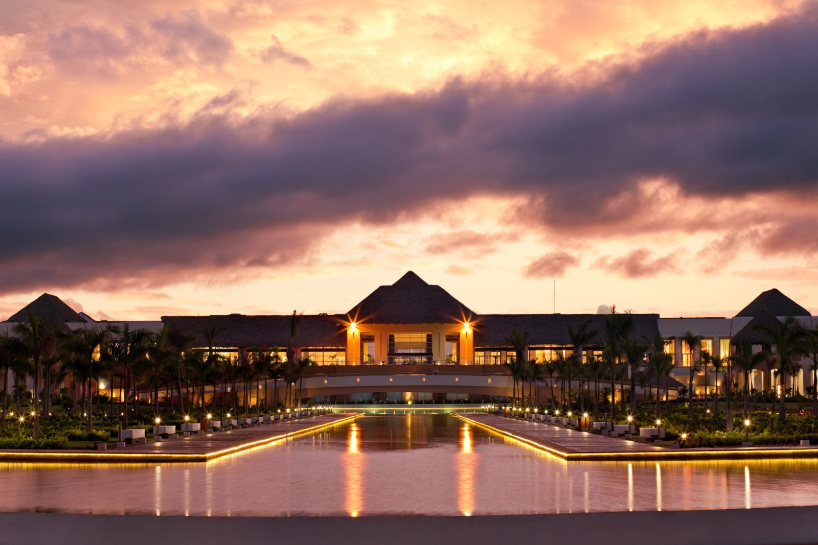 HRHC_Punta_Cana_Exterior_Dusk