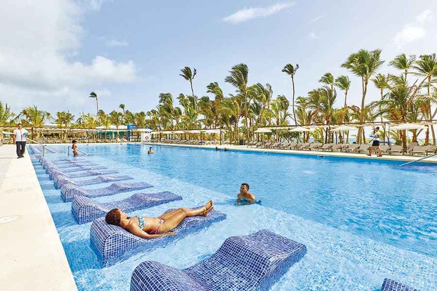 piscina-hotel-riu-palace-punta-cana-8_tcm55-203823