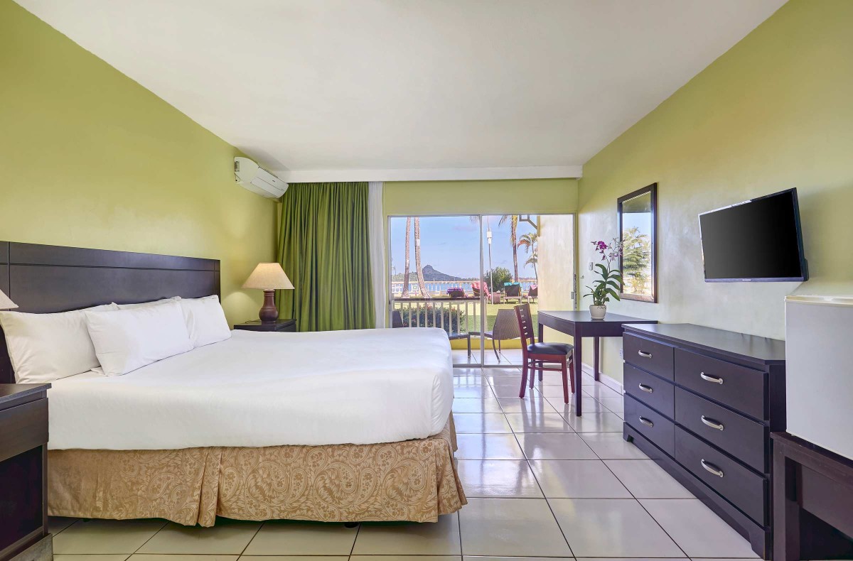 Starfish_SL_GardenView_Room_LR_0003-1