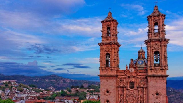 https://westchestertravel.com/wp-content/uploads/2023/08/Parroquia_de_Santa_Prisca-640x360.jpg