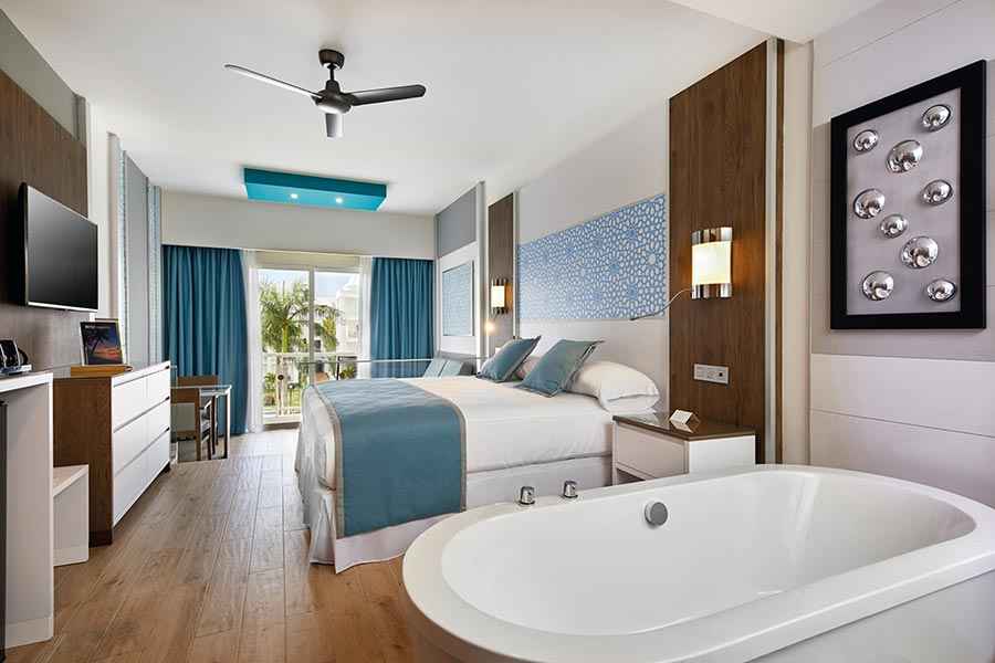 room-junior-suite-riu-riviera-maya_tcm55-231468