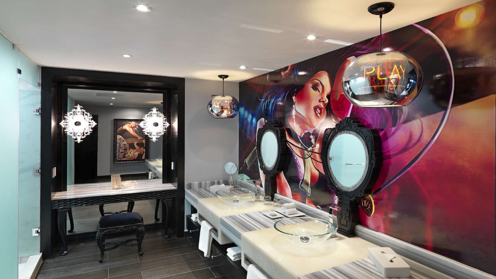 Gallery-Bret-Michaels-Rock-Star-Suite-Bathroom