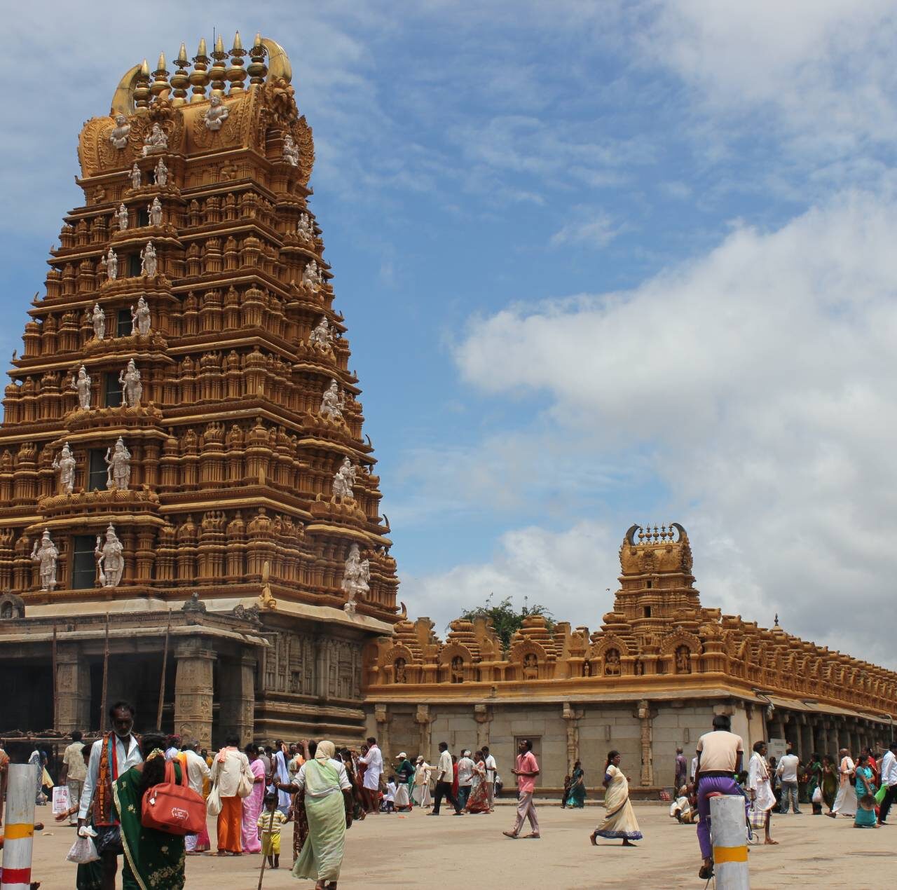 GOLDEN CHARIOT GLIMPSES OF KARNATKA