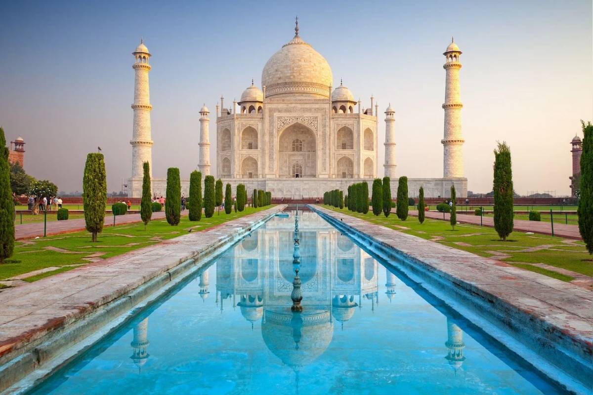 https://westchestertravel.com/wp-content/uploads/2024/09/la-razon-por-la-que-el-taj-mahal-de-la-india-cambia-de-color-varias-veces-al-dia-1703426727911_1280-1.jpg